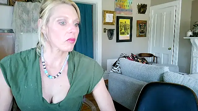 Glamazonx online show from April 2026 05:01:02 PM