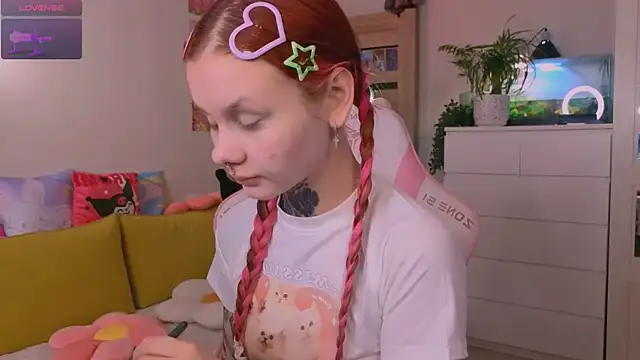 Britney Lynch online show from November 2025 07:24:02 PM