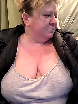 jusichka online show from December 2025 07:00:01 PM