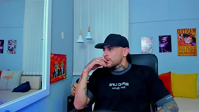 Snapshot of Drako_Lamar chatting on January 2025 04:16:02 PM Drako Lamar online show from January 2025 04:16:02 PM