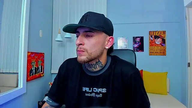 Snapshot of Drako_Lamar chatting on January 2025 08:11:02 PM Drako Lamar online show from January 2025 08:11:02 PM