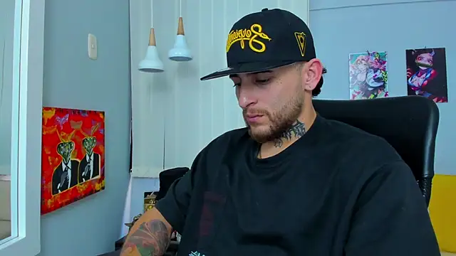 Snapshot of Drako_Lamar chatting on January 2025 03:43:01 PM Drako Lamar online show from January 2025 03:43:01 PM