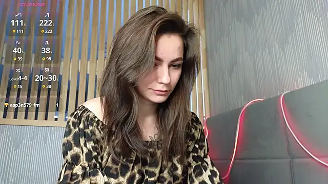 girl with snaketatto0 online show from February 2025 04:12:01 AM