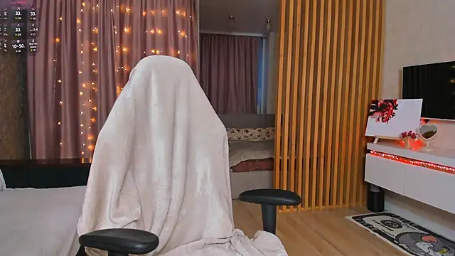 Sweett Monica online show from March 2025 12:53:02 PM