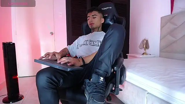 JuanCamiilo 66 online show from January 2025 04:59:01 AM