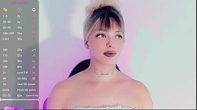 Emmaa Saenz  online show from December 2025 05:42:02 PM