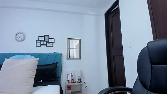 kamila lopez online show from February 2026 08:34:01 PM