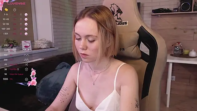 Snapshot of lucy_mirror chatting on September 2025 09:03:02 PM lucy mirror online show from September 2025 09:03:02 PM