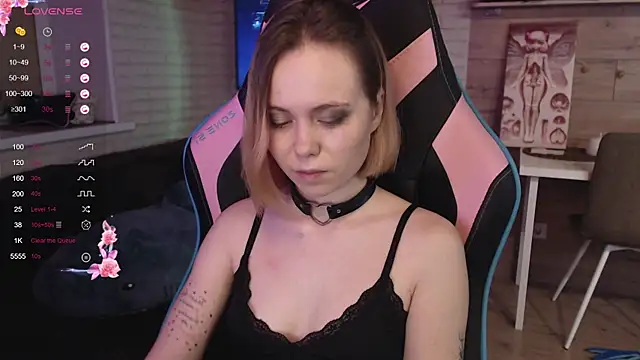 Snapshot of lucy_mirror chatting on November 2025 09:03:02 PM lucy mirror online show from November 2025 09:03:02 PM