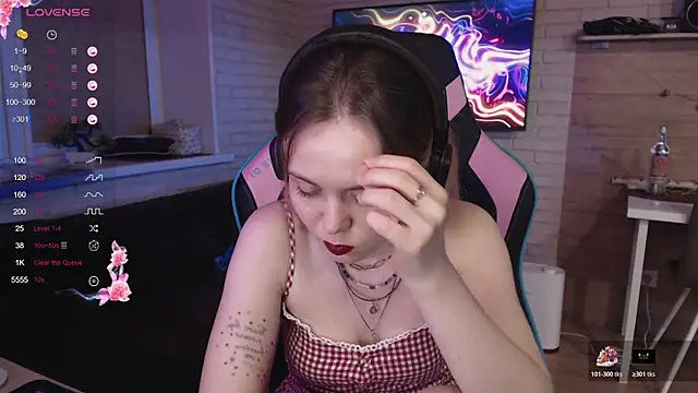 Snapshot of lucy_mirror chatting on December 2025 09:53:01 PM lucy mirror online show from December 2025 09:53:01 PM