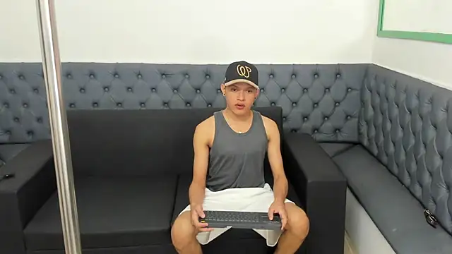 Snapshot of liam_genner_ chatting on March 2025 08:00:01 PM liam genner online show from March 2025 08:00:01 PM