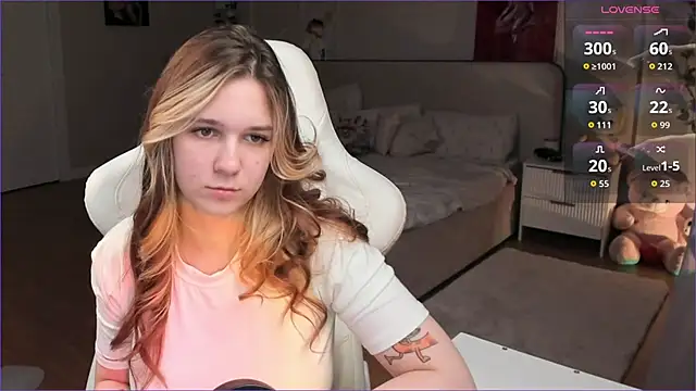 Frau Lina online show from May 2026 06:03:01 PM
