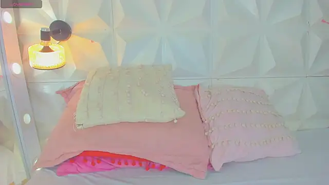 Snapshot of cute_latinaxxx chatting on April 2026 03:48:01 AM cute latinaxxx online show from April 2026 03:48:01 AM