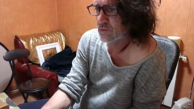 Snapshot of Lia_Y_PatrickX chatting on November 2025 02:22:01 AM Lia Y PatrickX online show from November 2025 02:22:01 AM