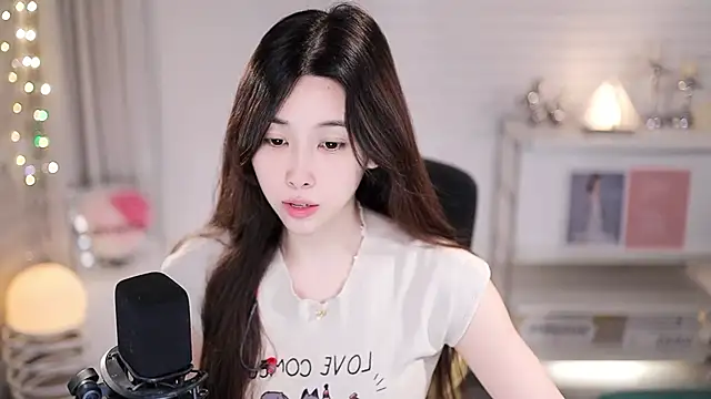 Snapshot of SleepArtist chatting on May 2026 08:42:01 AM SleepArtist online show from May 2026 08:42:01 AM