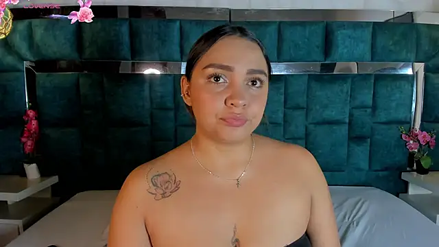 Snapshot of Abril_Gomez06 chatting on April 2026 08:10:01 PM Abril Gomez06 online show from April 2026 08:10:01 PM