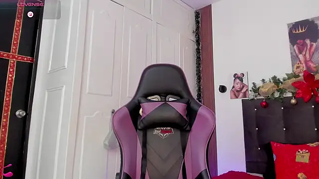 Reina Love2 online show from November 2025 01:45:02 PM