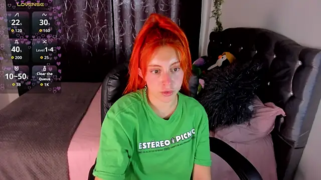 Snapshot of Violetaarey chatting on April 2026 05:31:02 PM Violetaarey online show from April 2026 05:31:02 PM