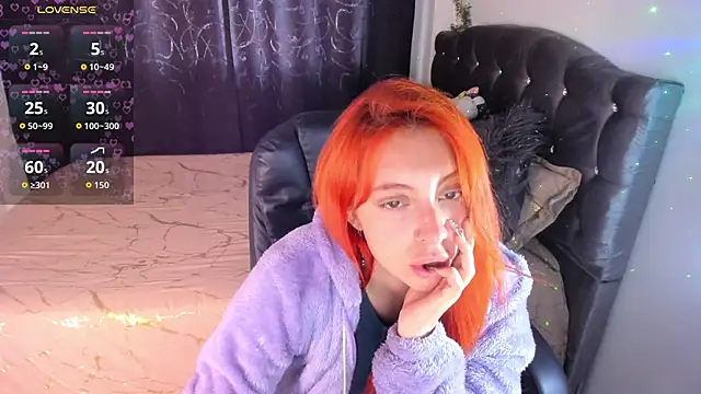 Snapshot of Violetaarey chatting on April 2026 09:49:02 PM Violetaarey online show from April 2026 09:49:02 PM