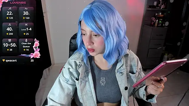 Snapshot of Violetaarey chatting on May 2026 09:23:02 PM Violetaarey online show from May 2026 09:23:02 PM