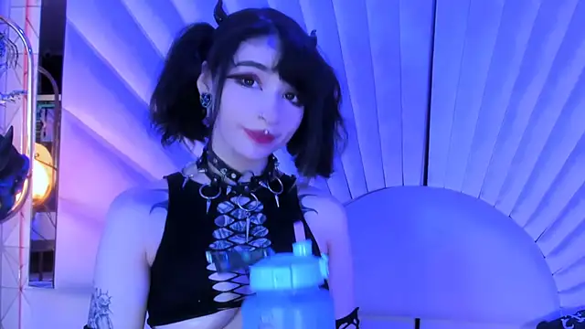 zephirahabney online show from February 2025 01:41:01 PM