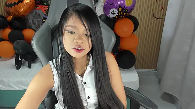 Lili 16 online show from October 2025 11:06:02 AM