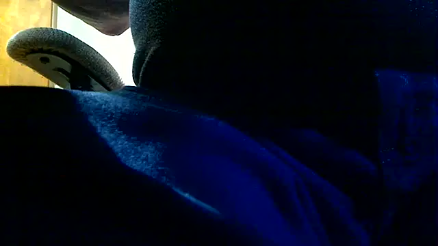 Snapshot of markluvskitty chatting on April 2026 12:44:02 PM markluvskitty online show from April 2026 12:44:02 PM