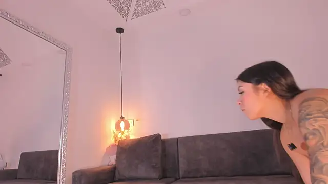 Isabella francoo online show from November 2025 12:29:02 PM