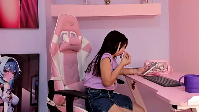Snapshot of CharlotteMuller chatting on May 2026 08:37:01 PM CharlotteMuller online show from May 2026 08:37:01 PM