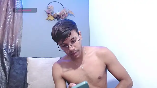 Snapshot of MATEO_SWEET chatting on April 2026 10:10:02 PM MATEO SWEET online show from April 2026 10:10:02 PM