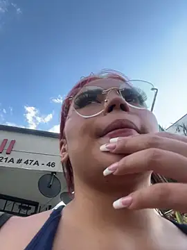 Chloemercury online show from December 2025 09:32:02 PM