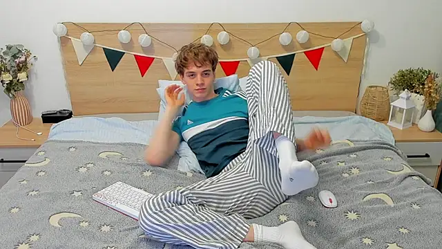 Fandi 777 online show from March 2025 07:43:02 PM