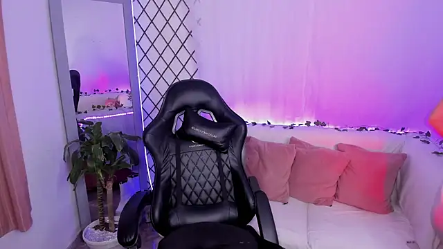  mia collins b  online show from April 2026 04:39:01 AM