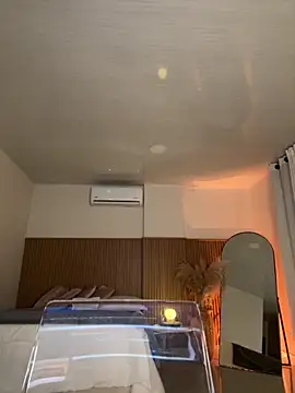 Lianh Benett online show from October 2025 09:48:01 PM