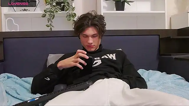 CalvinCay online show from December 2024 12:19:01 AM