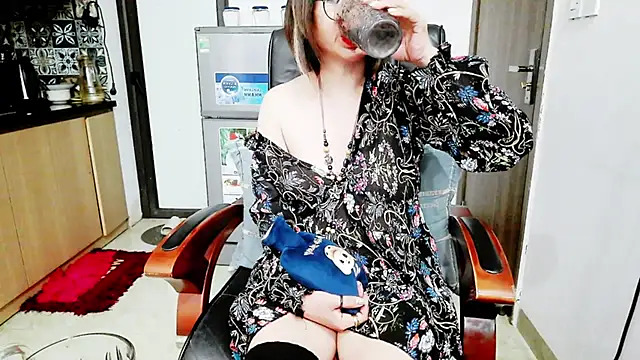 Miu-Le online show from December 2025 08:47:02 PM