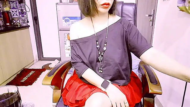 Snapshot of Miu-Le chatting on April 2026 06:42:02 PM Miu-Le online show from April 2026 06:42:02 PM