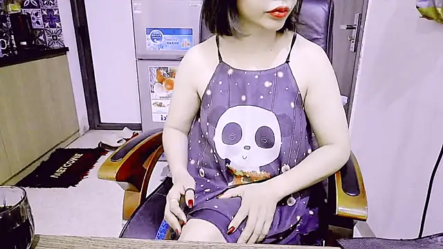 Snapshot of Miu-Le chatting on April 2026 06:09:01 PM Miu-Le online show from April 2026 06:09:01 PM