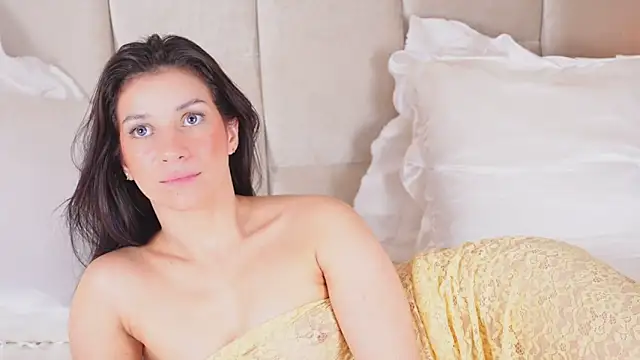 KiraKayleigh1 online show from February 2025 07:41:01 PM