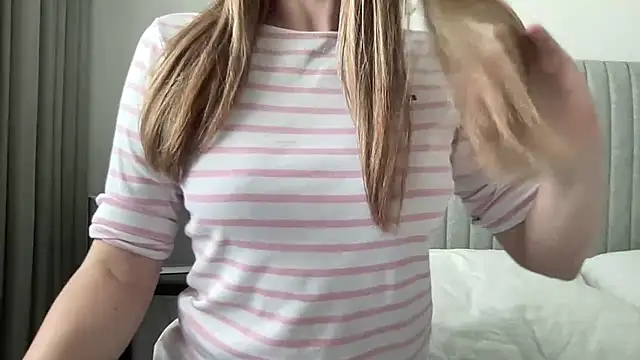 LisaFlower online show from April 2026 02:40:01 PM