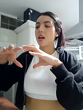 Julie Bennet online show from October 2025 04:26:01 AM