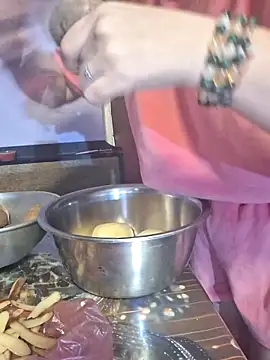  Kitti  online show from November 2025 03:38:02 PM