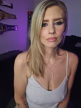 Snapshot of ellieconradxo chatting on July 2026 04:38:01 AM ellieconradxo online show from July 2026 04:38:01 AM