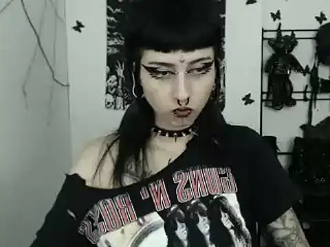 Snapshot of n0sferatus__ chatting on September 2025 04:23:01 AM n0sferatus   online show from September 2025 04:23:01 AM