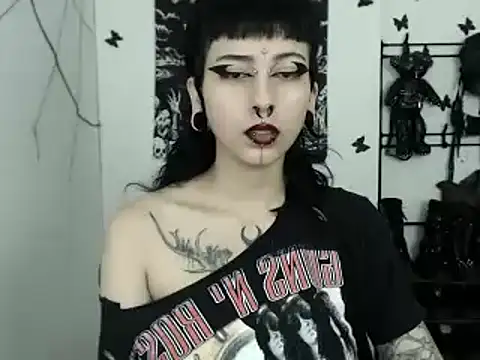 Snapshot of n0sferatus__ chatting on September 2025 04:01:02 AM n0sferatus   online show from September 2025 04:01:02 AM