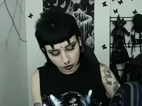 Snapshot of n0sferatus__ chatting on October 2025 01:02:02 AM n0sferatus   online show from October 2025 01:02:02 AM