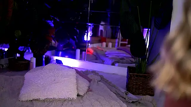 Snapshot of KellyMathews chatting on February 2026 03:02:01 AM KellyMathews online show from February 2026 03:02:01 AM