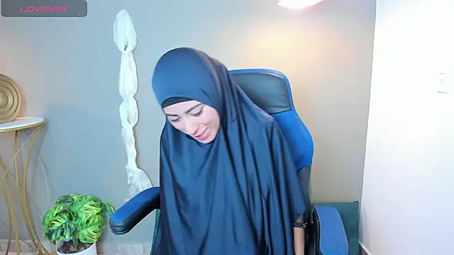 chaymae nah  online show from February 2025 12:38:02 PM