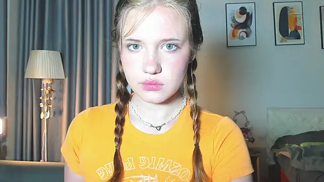 HanahCute online show from February 2025 08:55:01 PM