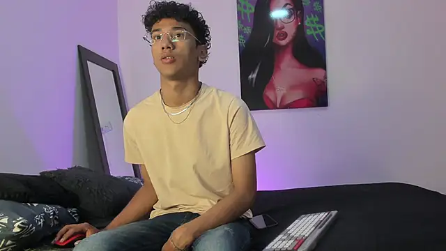 harrytwink18 online show from February 2025 01:22:02 PM